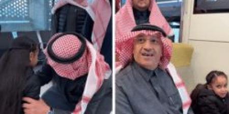 شاهد.. وزير التعليم يستقل أولى رحلات المسار الأحمر لقطار الرياض