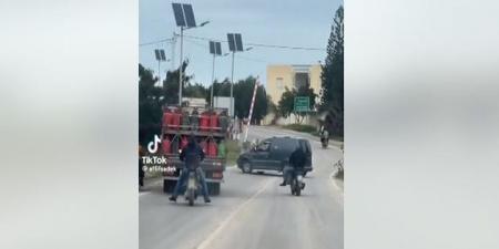 سوسة :بطاقة ايداع بالسجن في حق صاحب سيارة تعمد امس الاحد اعتراض شاحنة محملة بقوارير الغاز المنزلي