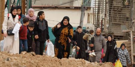 مئات الفلسطينيين يغادرون مخيم جنين