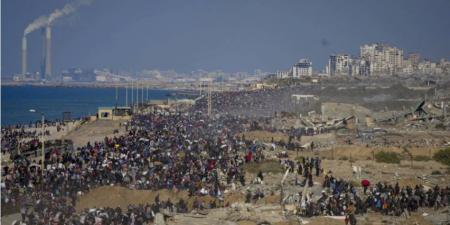 القاهرة الإخبارية: 7 أسرى محكوم عليهم بالمؤبد يصلون غزة فى مركبات الصليب الأحمر