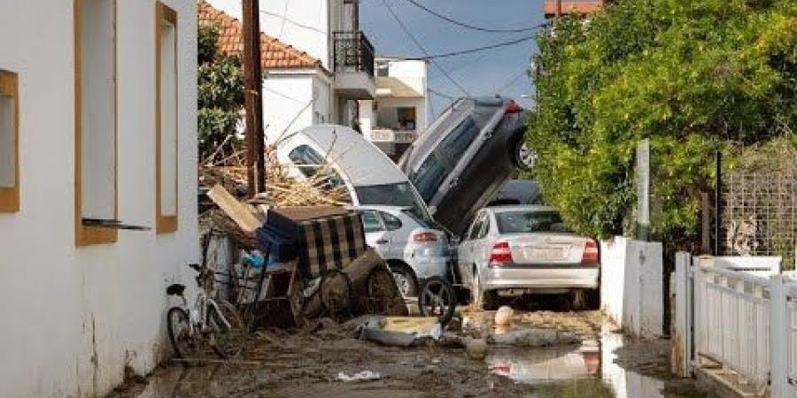 العاصفة "بورا" تضرب اليونان.. مقتل شخصين وأضرار واسعة بسبب الفيضانات