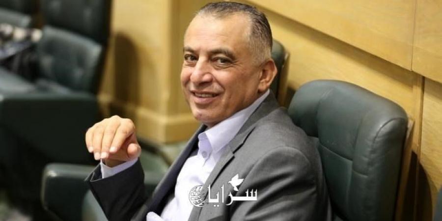 النائب محمد الظهراوي:" المناهج باتت تدرس أسمر يا الشب المهيوب كرمال عيونك راح ذوب"-فيديو