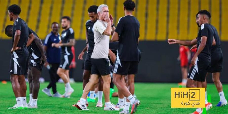 حقيقة وجود مشاكل بين النصر والمدرب كاسترو