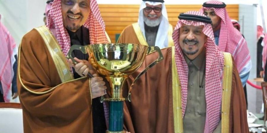 أمير الرياض يتوِّج الفائزين بالفئة الأولى لكأسي ولي العهد