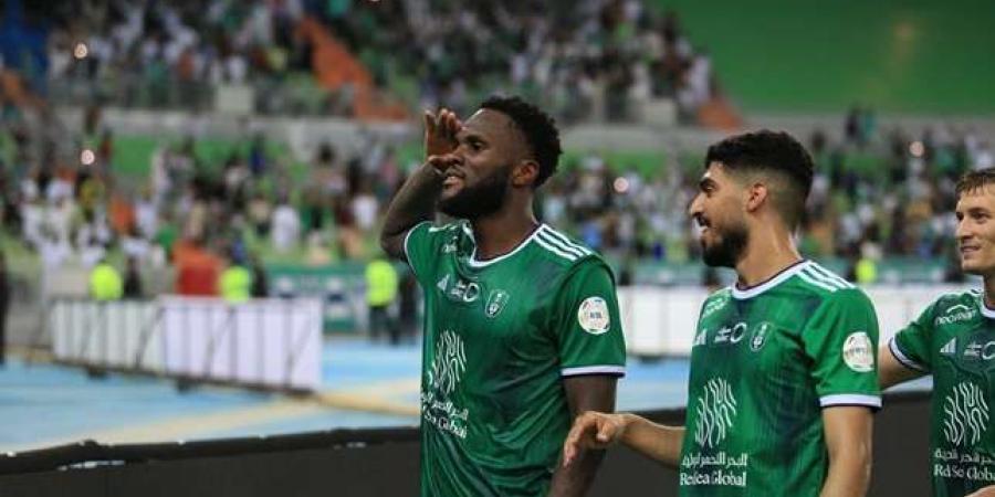 تعرف على اختيارات لاعب أهلي جدة في جوائز الأفضل بالعالم