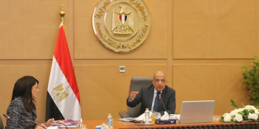 عصمت :دعم شبكات نقل الكهرباء بالصعيد والمحافظات الأكثر احتياجاً