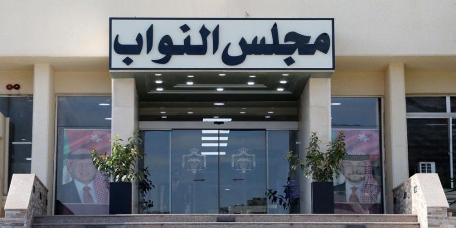 مذكرة نيابية تطالب الحكومة بالعودة للتوقيت الشتوي