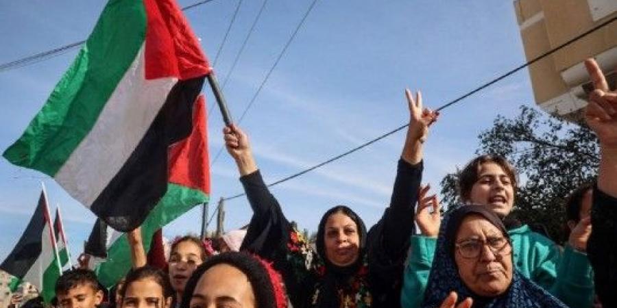 مسيرات في المخيمات الفلسطينية احتفاء بانتهاء حرب الإبادة على غزة